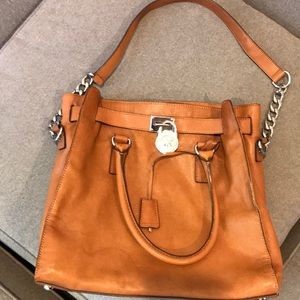 PRICE DROP👜✨Michael Kors LRG  Hamilton Bag Cognac